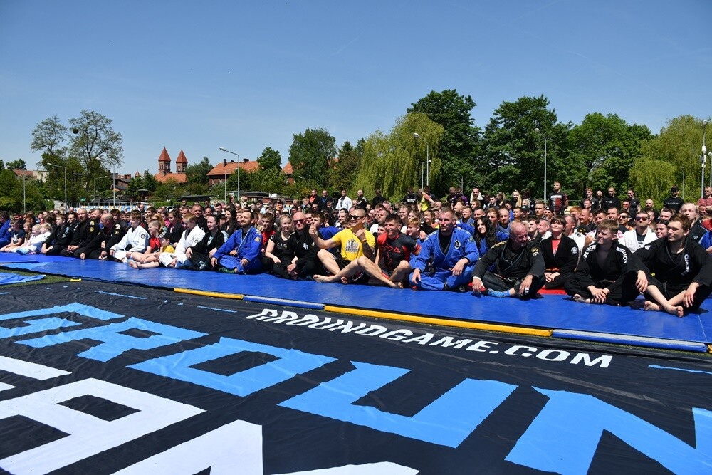 Wczoraj na rudzkiej Burloch Arenie odbyła się szósta edycja, największego w Polsce wydarzenia dla miłośników Brazylijskiego Jiu Jitsu - "Kulanie na lufcie".

fot. Jacek Knapik