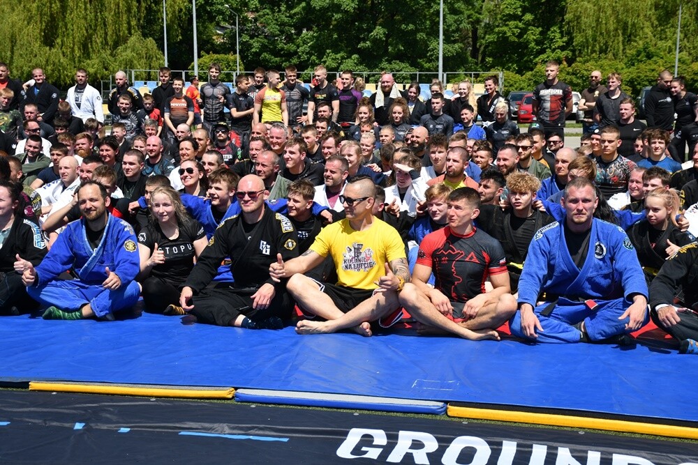 Wczoraj na rudzkiej Burloch Arenie odbyła się szósta edycja, największego w Polsce wydarzenia dla miłośników Brazylijskiego Jiu Jitsu - "Kulanie na lufcie".

fot. Jacek Knapik