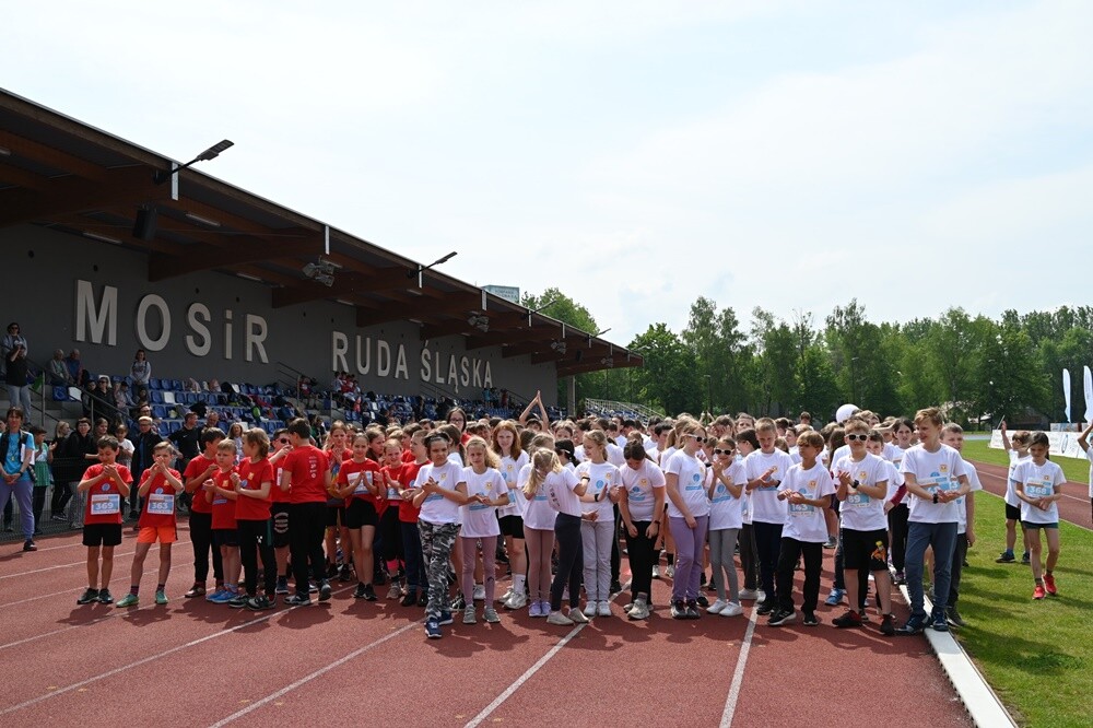 400 dzieci z województwa śląskiego wzięło w ubiegły piątek udział w eliminacjach do kolejnej edycji akcji Lekkoatletyczne Nadzieje Olimpijskie. 

fot. UM Ruda Śląska