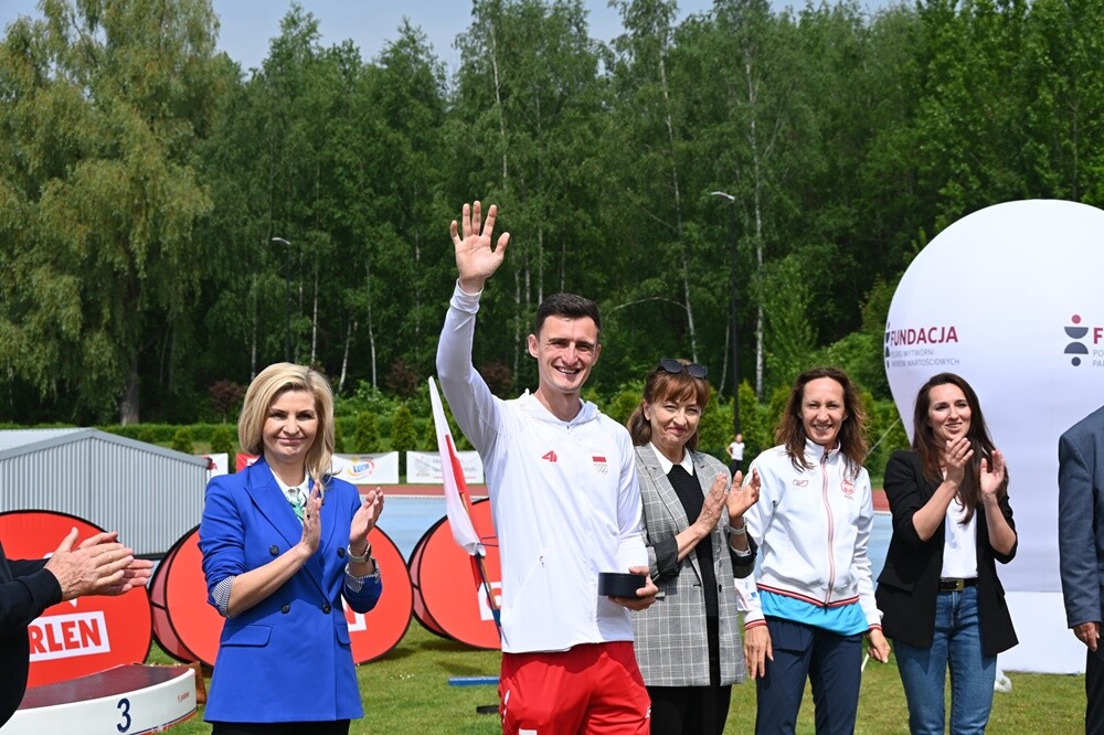 400 dzieci z województwa śląskiego wzięło w ubiegły piątek udział w eliminacjach do kolejnej edycji akcji Lekkoatletyczne Nadzieje Olimpijskie. 

fot. UM Ruda Śląska