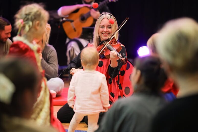 „Maluchy w krainie dźwięku” –  świąteczny koncert umuzykalniający dla najmłodszych