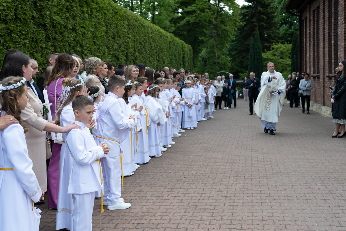 Pierwsza Komunia Święta w parafii Matki Bożej Różańcowej w Halembie / fot. Marek i Krzysztof Faber
