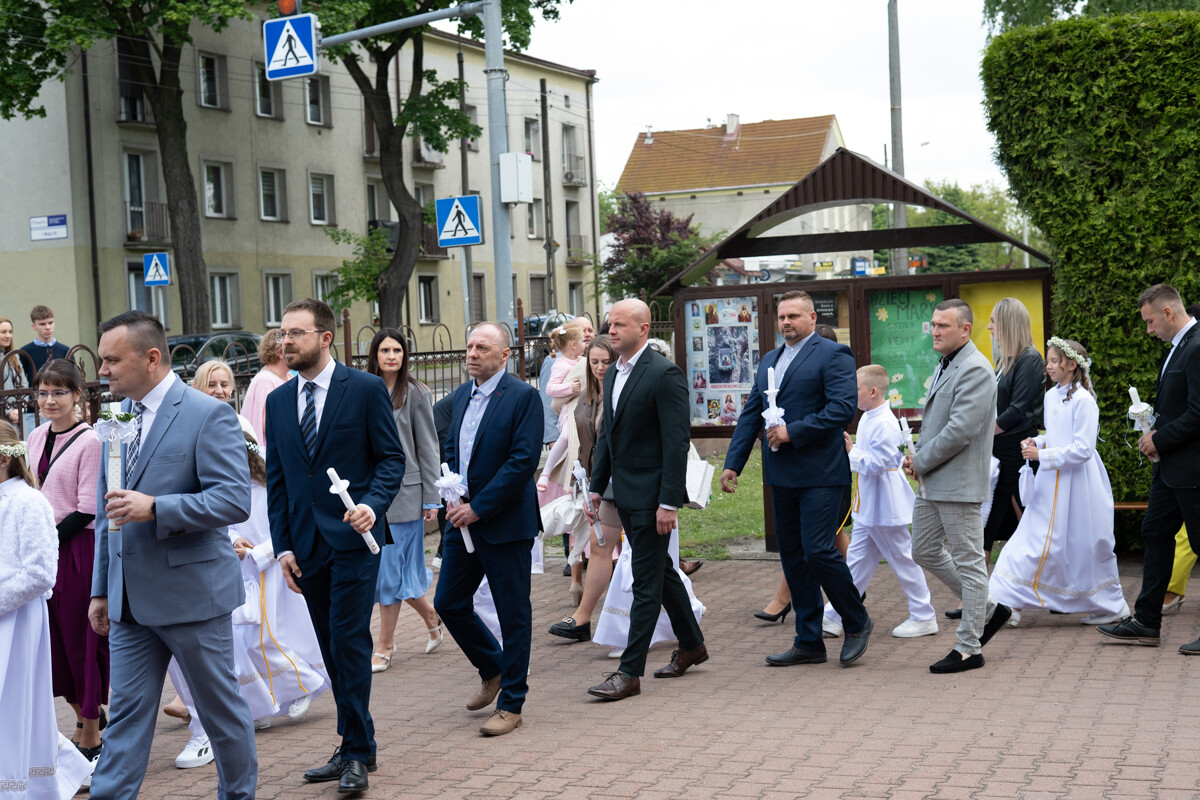 Pierwsza Komunia Święta w parafii Matki Bożej Różańcowej w Halembie / fot. Marek i Krzysztof Faber