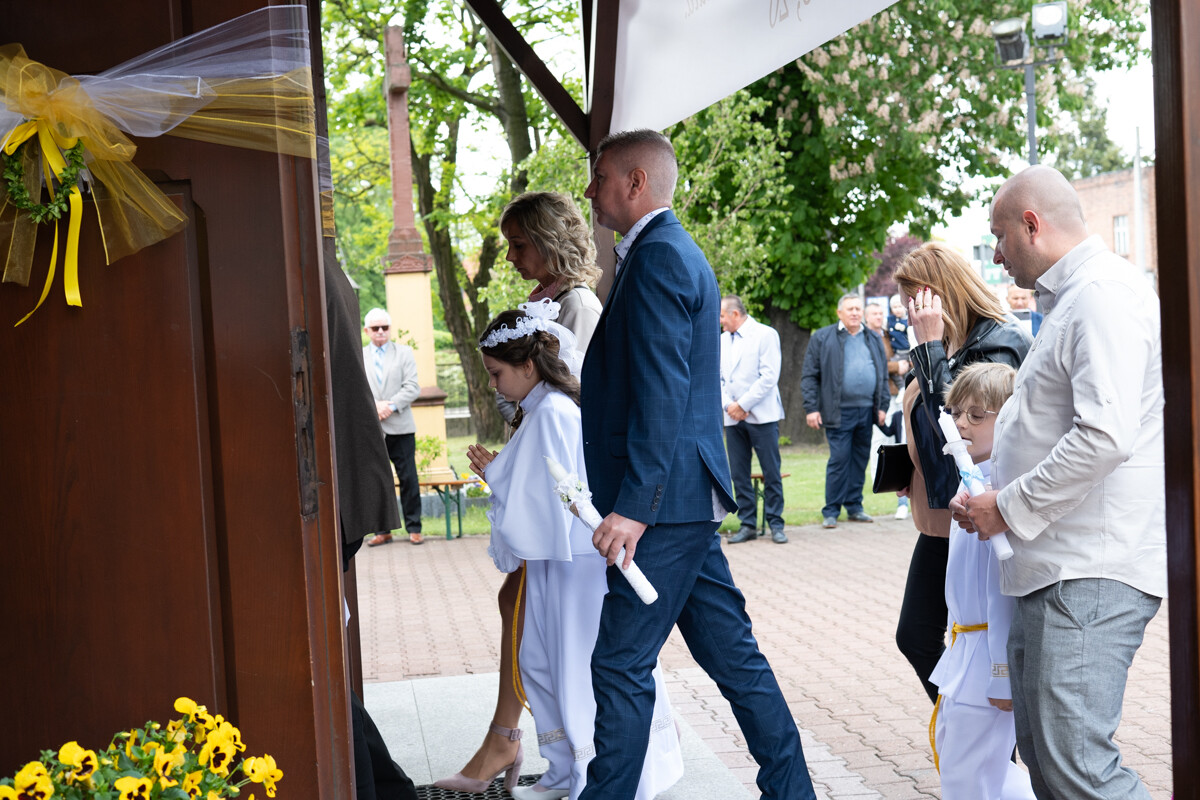 Pierwsza Komunia Święta w parafii Matki Bożej Różańcowej w Halembie / fot. Marek i Krzysztof Faber