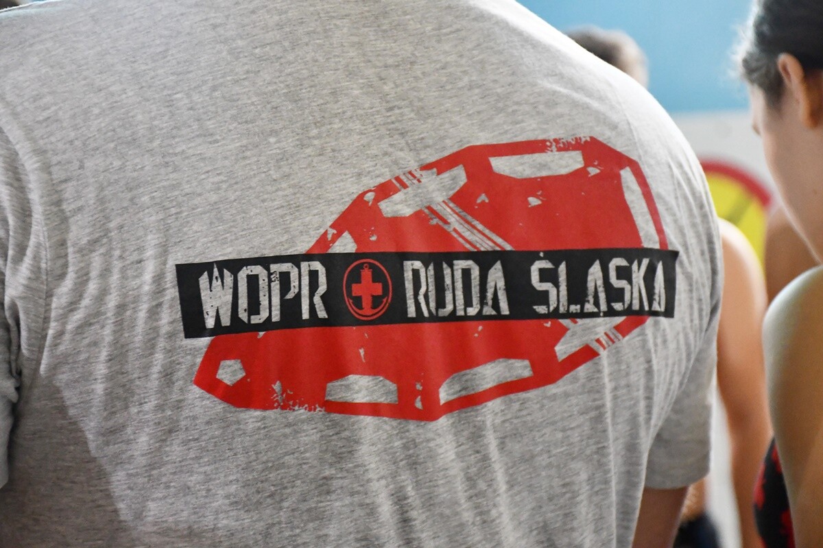 Sport na rzecz WOŚP – sztafeta pływacka i mecz hokeja pod wodą w Rudzie Śląskiej.