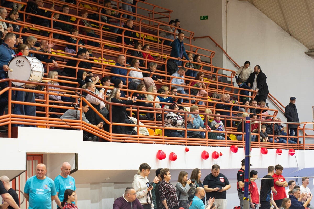Mecz siatkówki pomiędzy sztabami WOŚP. / fot. Marek Faber