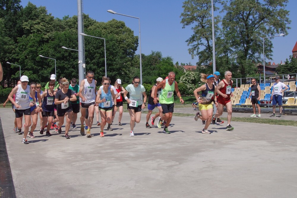 Po raz siedemnasty miłośnicy biegania uczcili pamięć Jana Koniecznego, zmarłego w 2005 roku radnego Rudy Śląskiej.