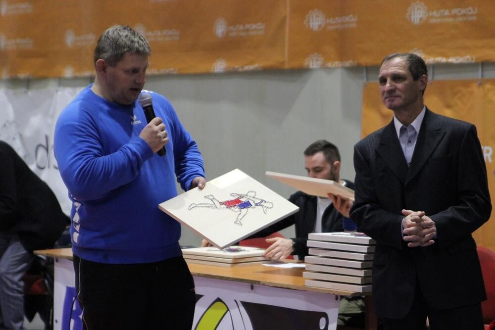 Młodzi zapaśnicy sprawdzili swoje siły na zapaśniczych matach! W hali Miejskiego Ośrodka Sportu i Rekreacji w Nowym Bytomiu odbył się Międzynarodowy Turniej Zapaśniczy im. Ryszarda Dworoka, którego organizatorem jest Klub Sportowy "Pogoń" Ruda Śląska.