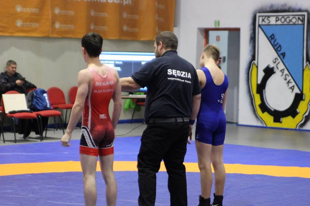 Młodzi zapaśnicy sprawdzili swoje siły na zapaśniczych matach! W hali Miejskiego Ośrodka Sportu i Rekreacji w Nowym Bytomiu odbył się Międzynarodowy Turniej Zapaśniczy im. Ryszarda Dworoka, którego organizatorem jest Klub Sportowy "Pogoń" Ruda Śląska.