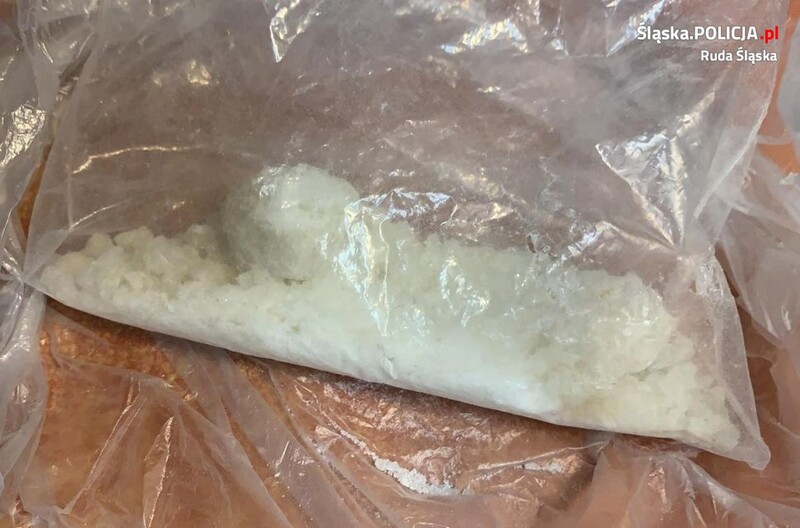 Mieli przy sobie i w zakładzie pracy blisko 2500 dilerskich działek narkotyków