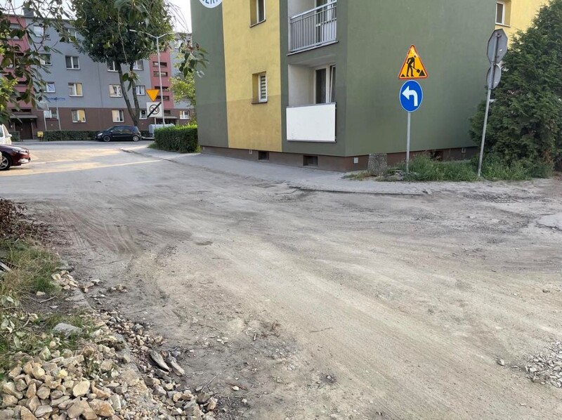 Mieszkańcy ulicy Racławickiej tracą cierpliwość. Kiedy droga będzie gotowa?