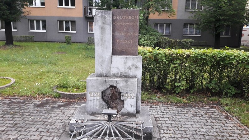 Mieszkańcy zaniepokojeni stanem pomnika w Bielszowicach