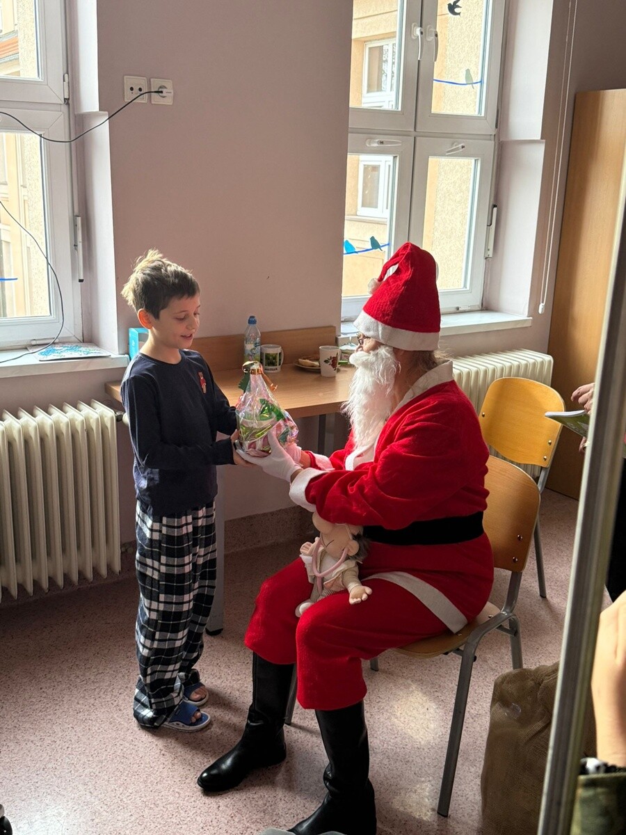 Mikołaj w Szpitalu Miejskim w Rudzie Śląskiej. / fot. Szpital Miejski w Rudzie Śląskiej