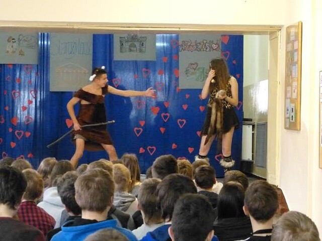 Miłość zakwitła wśród uczniów