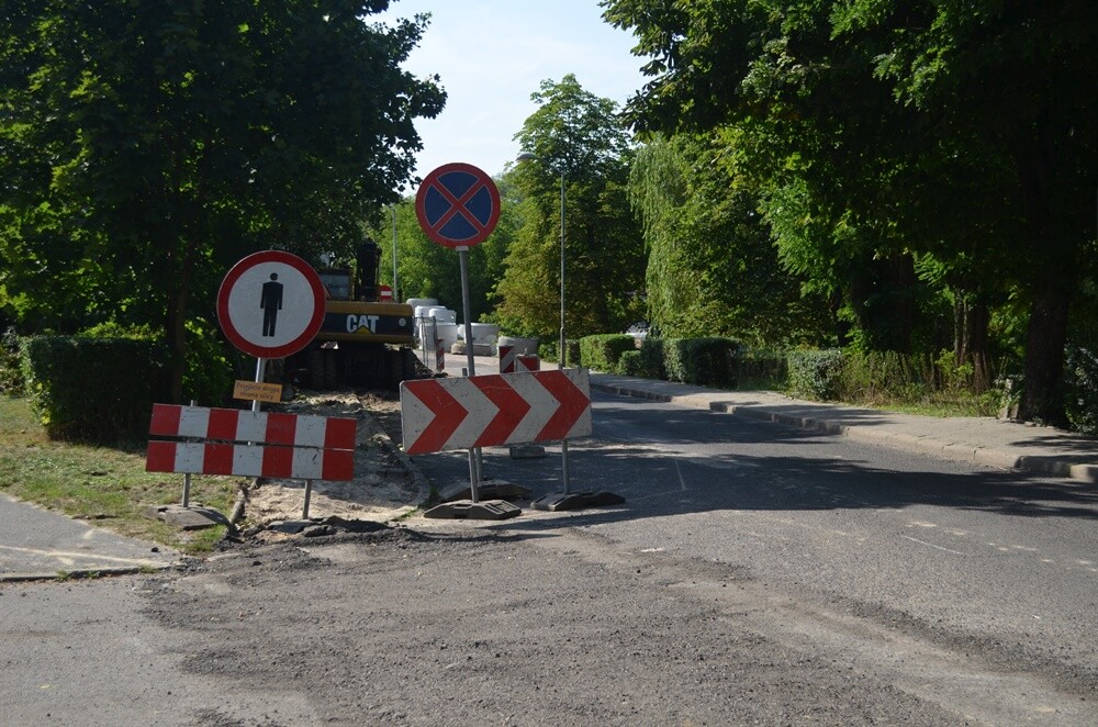 Trwają prace związane z przebudową kanalizacji deszczowej przy ul. Miodowej w Halembie. W związku z tym mogą występować utrudnienia w ruchu. 

fot. Jacek Knapik
