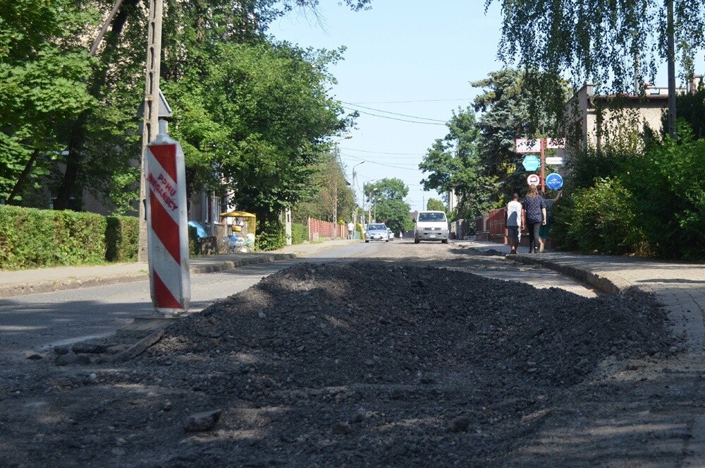 Trwają prace związane z przebudową kanalizacji deszczowej przy ul. Miodowej w Halembie. W związku z tym mogą występować utrudnienia w ruchu. 

fot. Jacek Knapik