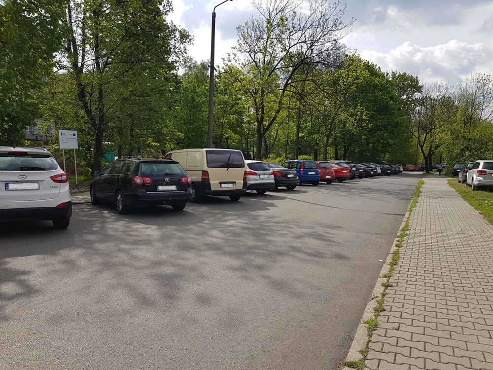 Po raz pierwszy od kilku tygodni na targowiskach w Rudzie Śląskiej można handlować artykułami przemysłowymi. Zainteresowanie ze strony sprzedawców, jak i klientów było spore. Nie można jednak powiedzieć, że wirecki targ odwiedziły tłumy.