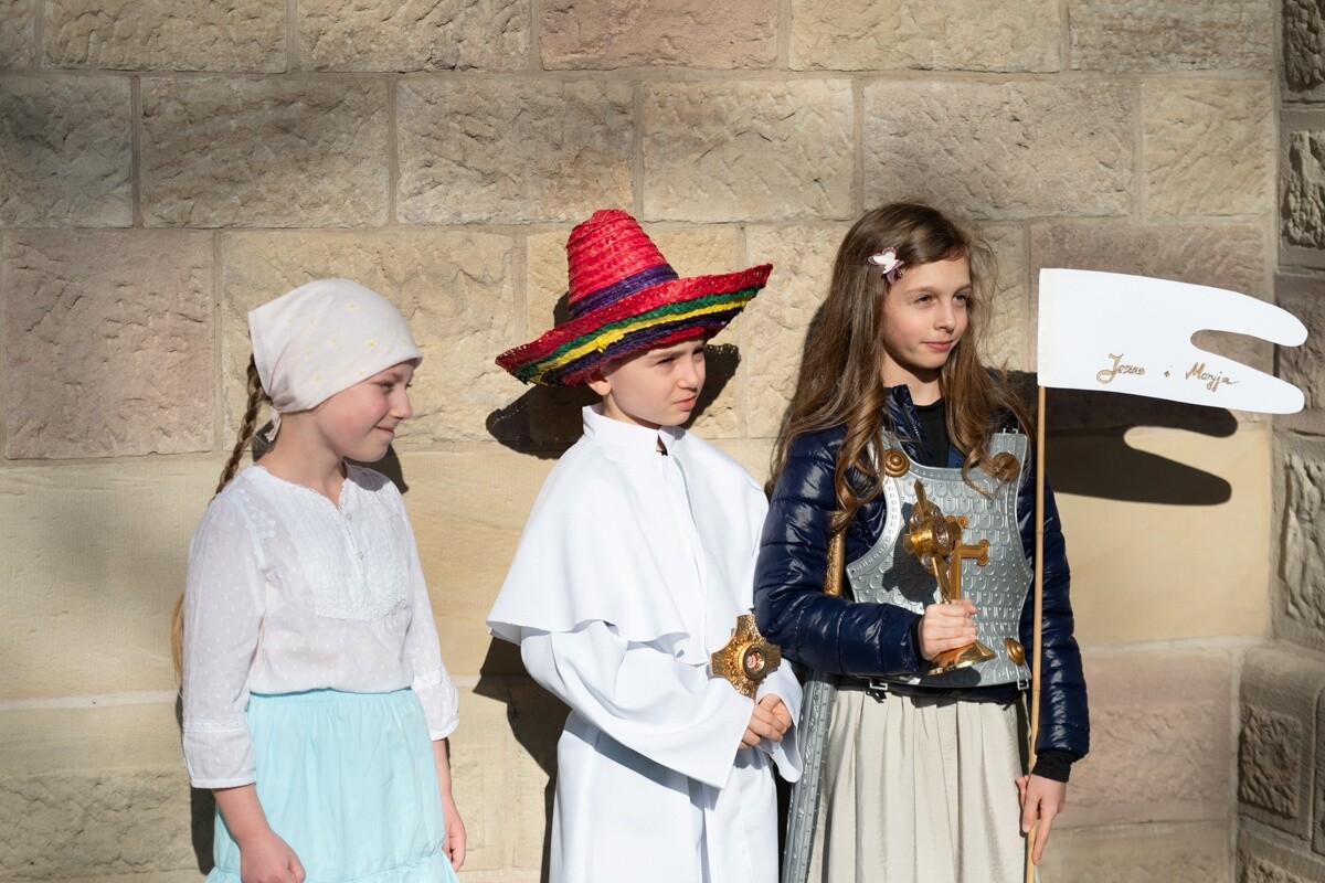 Najmłodsi mieszkańcy Kochłowic wyjątkowo uczcili Uroczystość Wszystkich Świętych. / fot. Marek Faber