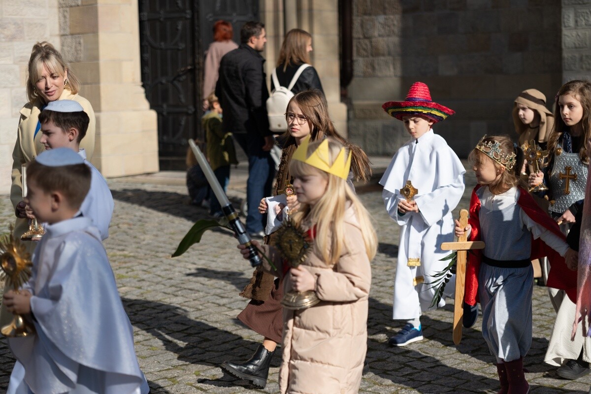 Najmłodsi mieszkańcy Kochłowic wyjątkowo uczcili Uroczystość Wszystkich Świętych. / fot. Marek Faber