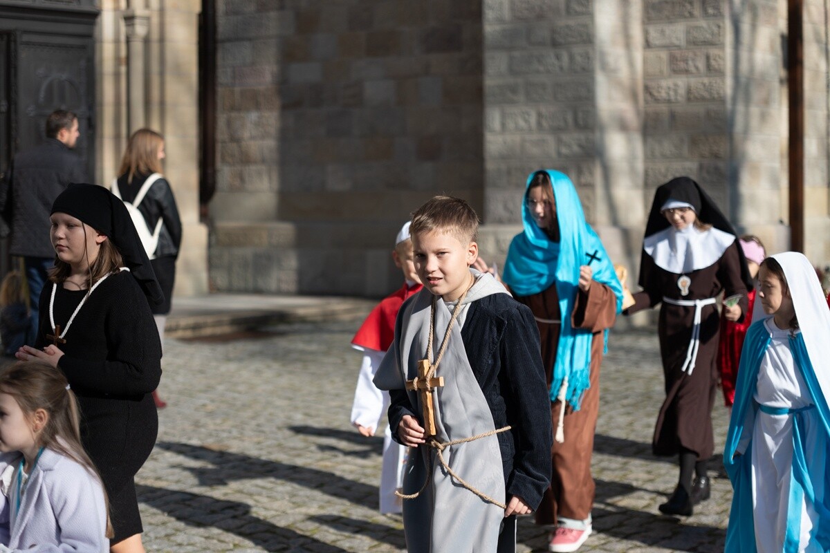 Najmłodsi mieszkańcy Kochłowic wyjątkowo uczcili Uroczystość Wszystkich Świętych. / fot. Marek Faber