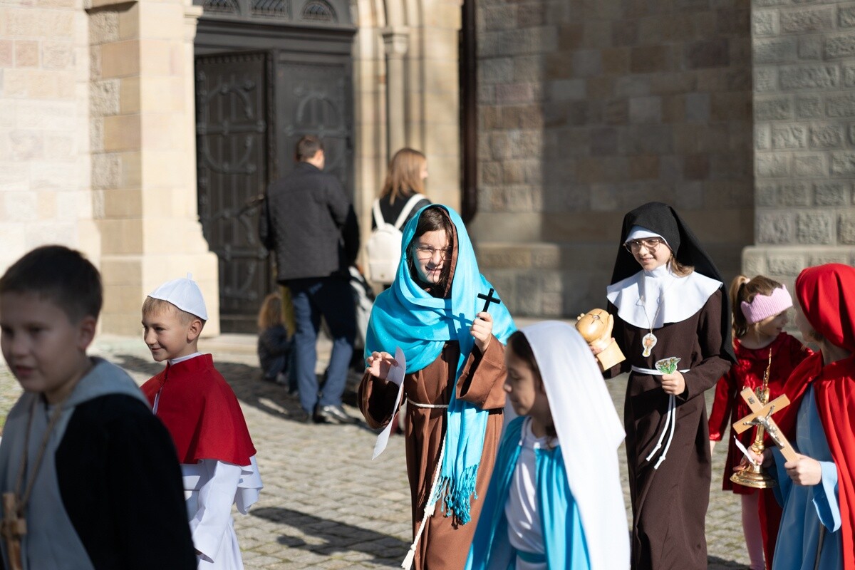 Najmłodsi mieszkańcy Kochłowic wyjątkowo uczcili Uroczystość Wszystkich Świętych. / fot. Marek Faber
