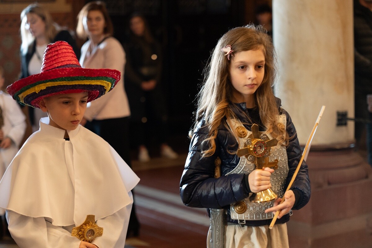 Najmłodsi mieszkańcy Kochłowic wyjątkowo uczcili Uroczystość Wszystkich Świętych. / fot. Marek Faber