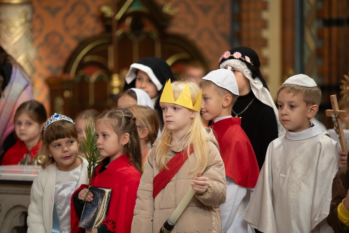 Najmłodsi mieszkańcy Kochłowic wyjątkowo uczcili Uroczystość Wszystkich Świętych. / fot. Marek Faber