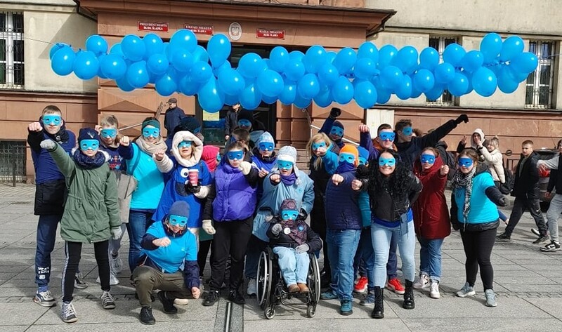 "Nie bądźmy zieloni w temacie autyzmu". Wyjątkowy happening na rudzkim rynku