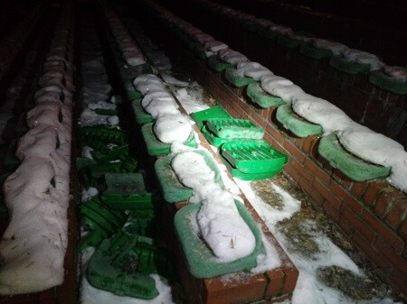 Nieletni wandale zniszczyli krzesełka w Parku "Strzelnica"