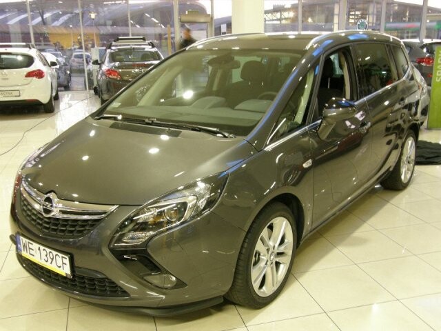 Nieoficjalna premiera Opla Zafiry Tourer w Salonach Kanclerz!