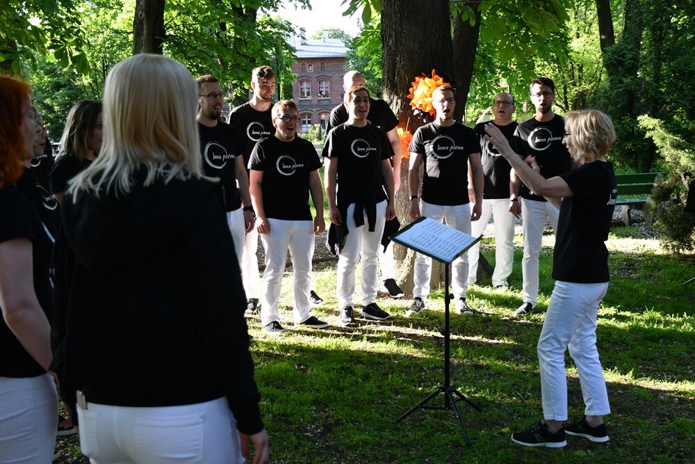W sobotę odbyła się czwarta edycja Nocy Chórów w Rudzie Śląskiej! W ośmiu lokalizacjach swój repertuar zaprezentowało 19 zespołów. To w sumie 13 godzin muzyki!

fot. Jacek Knapik