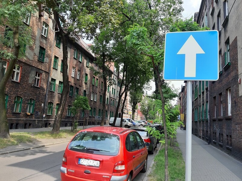 Nowa ulica jednokierunkowa. Kierowcy jeżdżą na pamięć