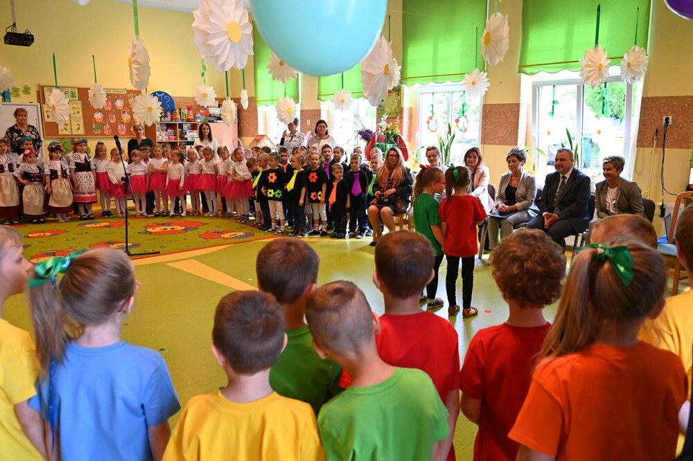 Przy Miejskim Przedszkolu nr 20 im. Słonecznej Doliny oficjalnie otwarty został we wtorek plac zabaw. 

fot. UM Ruda Śląska