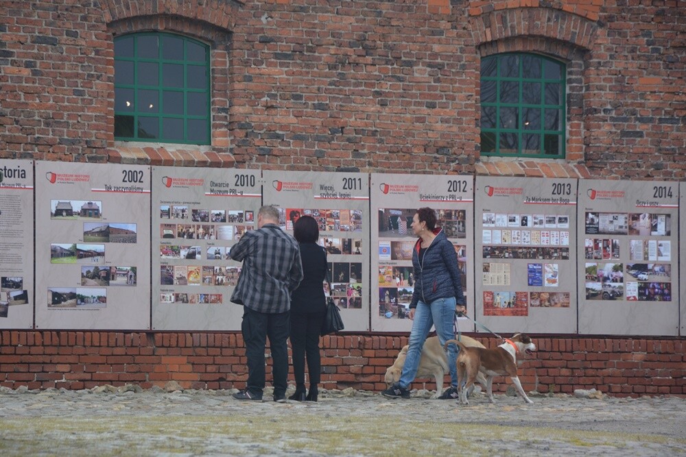 29 kwietnia Muzeum Historii Polski Ludowej po raz 13. otworzyło dla zwiedzających swe podwoje. W nowo wyremontowanym budynku obory powstała sala wystawiennicza, a w niej "Galeria Malarstwa Socrealistycznego". 

fot. Jacek Knapik