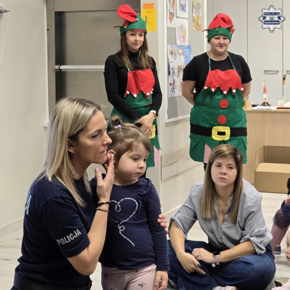 Zimowe bezpieczeństwo – spotkanie policji z dziećmi w Przedszkolu nr 4 / fot. KMP Świętochłowice