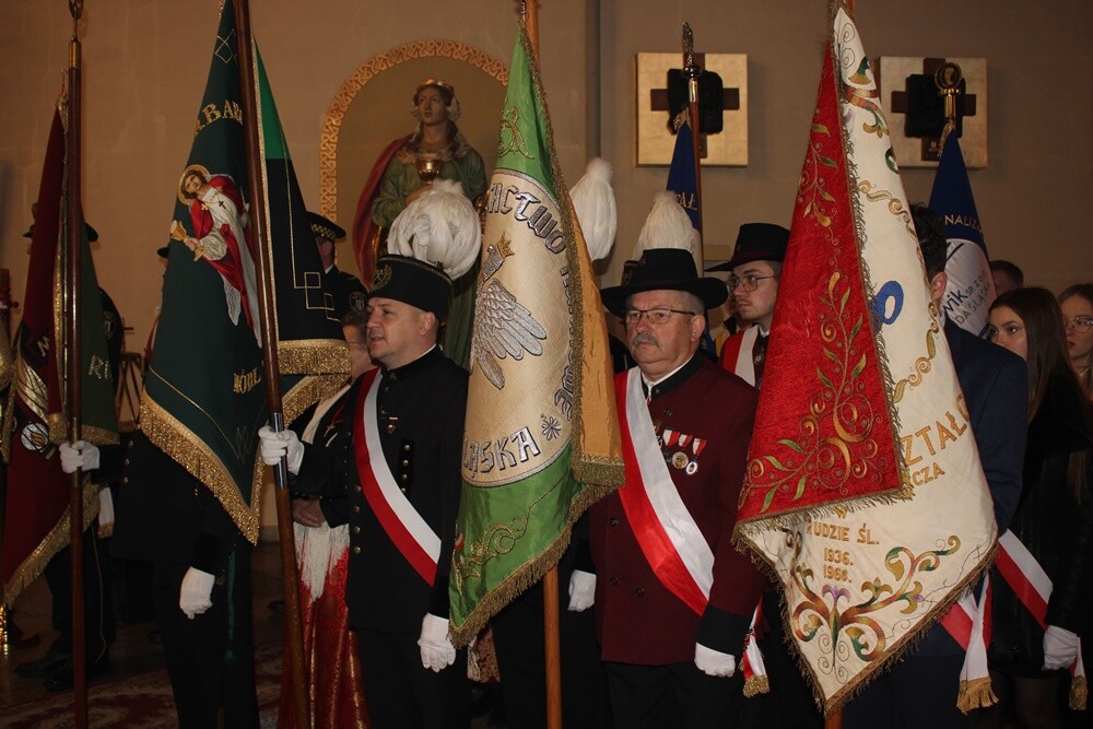 Uroczystości związane z obchodami 104. rocznicy odzyskania niepodległości odbywały się w całej Polsce. Nie zabrakło ich także w Rudzie Śląskiej. 

fot. UM Ruda Śląska