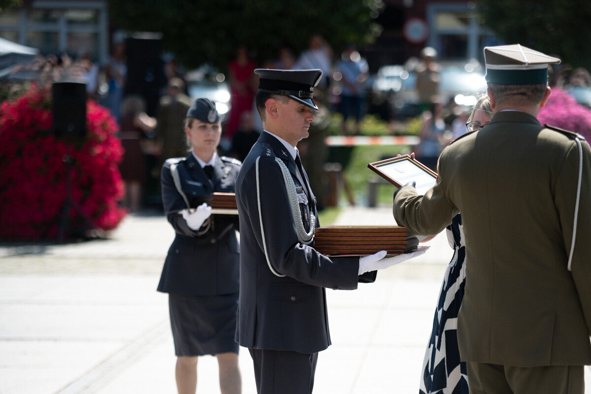 Plac Jana Pawła II w Rudzie Śląskiej był miejscem uroczystego apelu WCR Chorzów z okazji Święta Wojska Polskiego / fot. Marek Faber