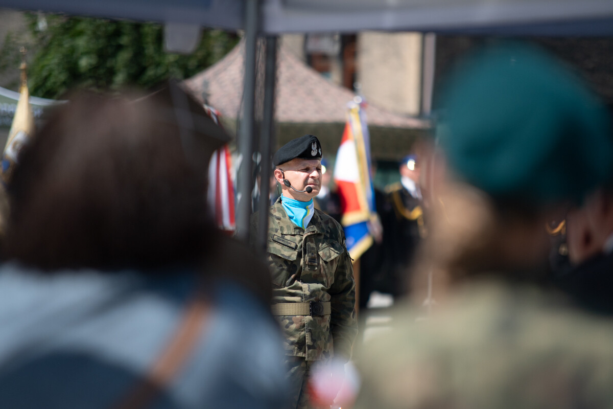 Plac Jana Pawła II w Rudzie Śląskiej był miejscem uroczystego apelu WCR Chorzów z okazji Święta Wojska Polskiego / fot. Marek Faber