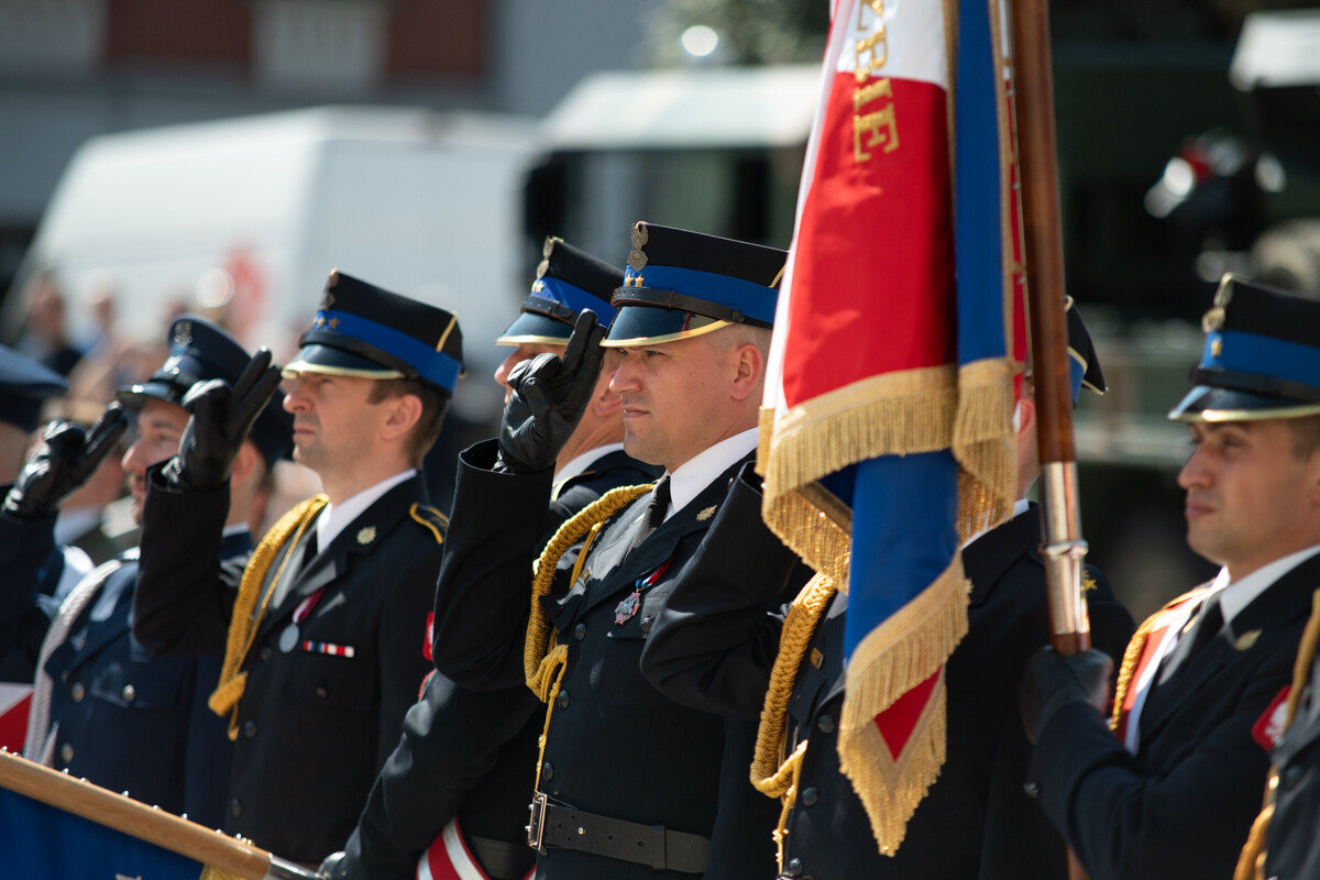 Plac Jana Pawła II w Rudzie Śląskiej był miejscem uroczystego apelu WCR Chorzów z okazji Święta Wojska Polskiego / fot. Marek Faber