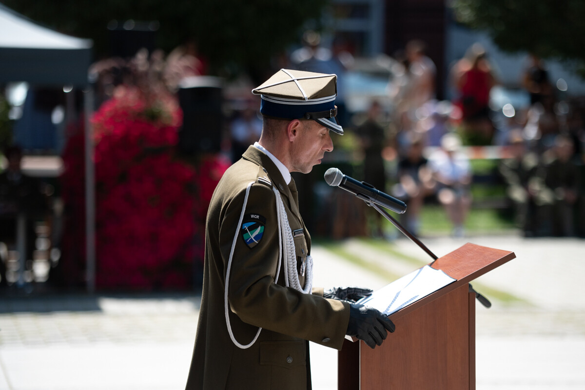 Plac Jana Pawła II w Rudzie Śląskiej był miejscem uroczystego apelu WCR Chorzów z okazji Święta Wojska Polskiego / fot. Marek Faber
