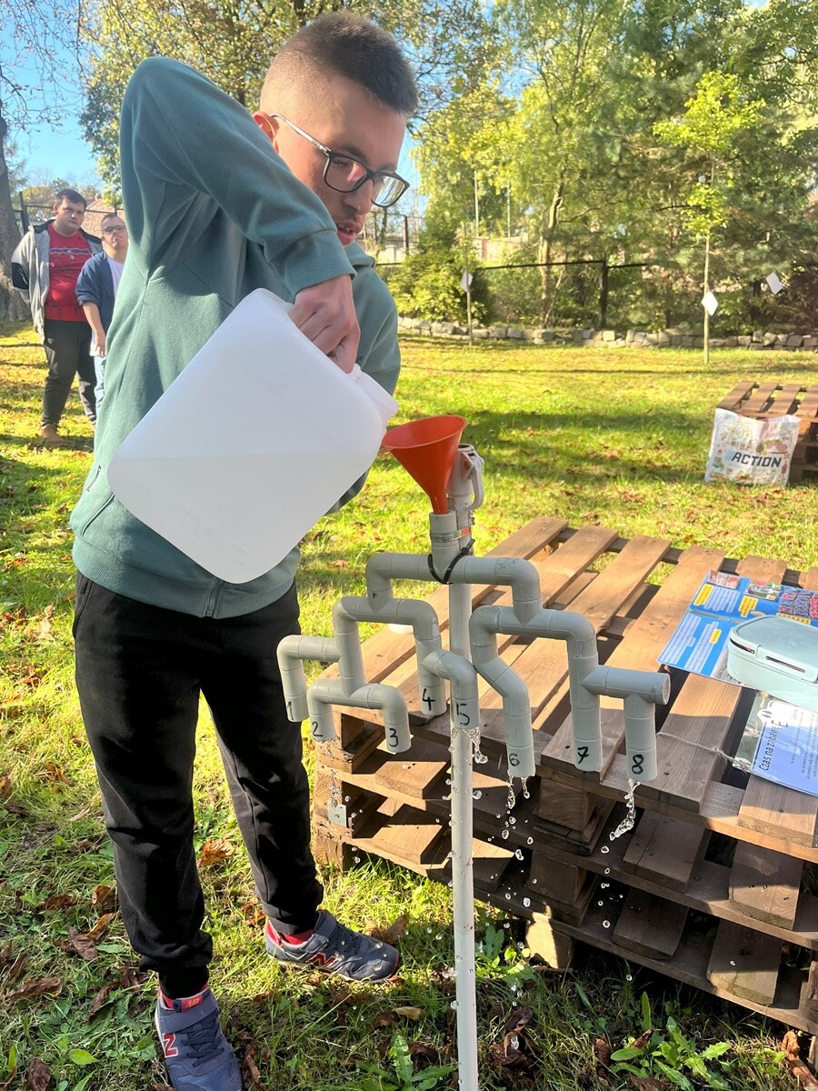 Ogród deszczowy w Zespole Szkół nr 7 w Rudzie Śląskiej. / fot. ZS nr 7