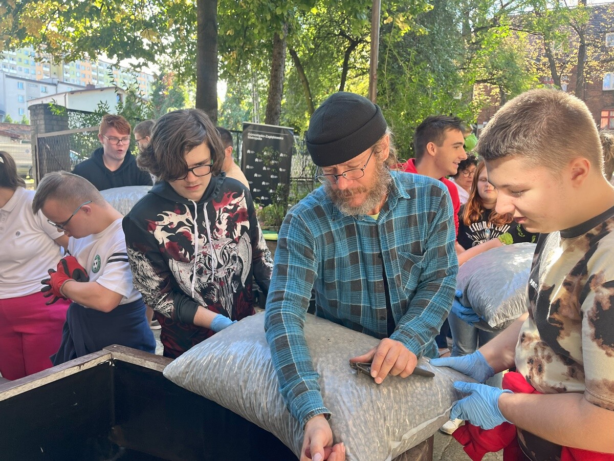 Ogród deszczowy w Zespole Szkół nr 7 w Rudzie Śląskiej. / fot. ZS nr 7