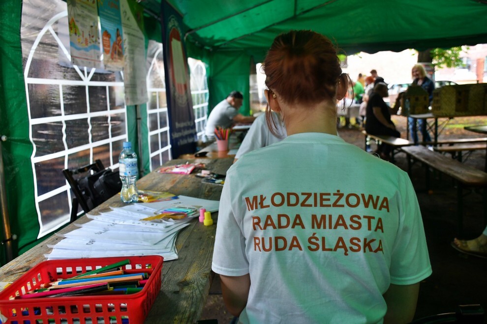 Śląski Teatr Impresaryjny, kontynuując tradycje Miejskiego Centrum Kultury im. Henryka Bisty, zaprosił rudzian do Ogrodu Śniadaniowego. Cieszące się popularnością wydarzenia będzie się odbywało w każdą lipcową sobotę. Zobaczcie naszą fotorelację z dzisiejszej imprezy!