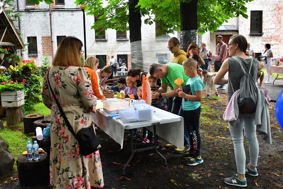 Śląski Teatr Impresaryjny, kontynuując tradycje Miejskiego Centrum Kultury im. Henryka Bisty, zaprosił rudzian do Ogrodu Śniadaniowego. Cieszące się popularnością wydarzenia będzie się odbywało w każdą lipcową sobotę. Zobaczcie naszą fotorelację z dzisiejszej imprezy!