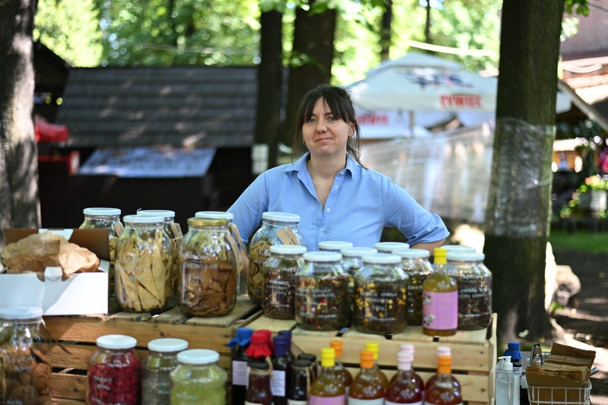 Ogród Śniadaniowy ŚTI rozpoczął jubileuszową edycję. Ruda Śląska znów bawi się w zielonym rytmie lata. / fot. Marek Faber
