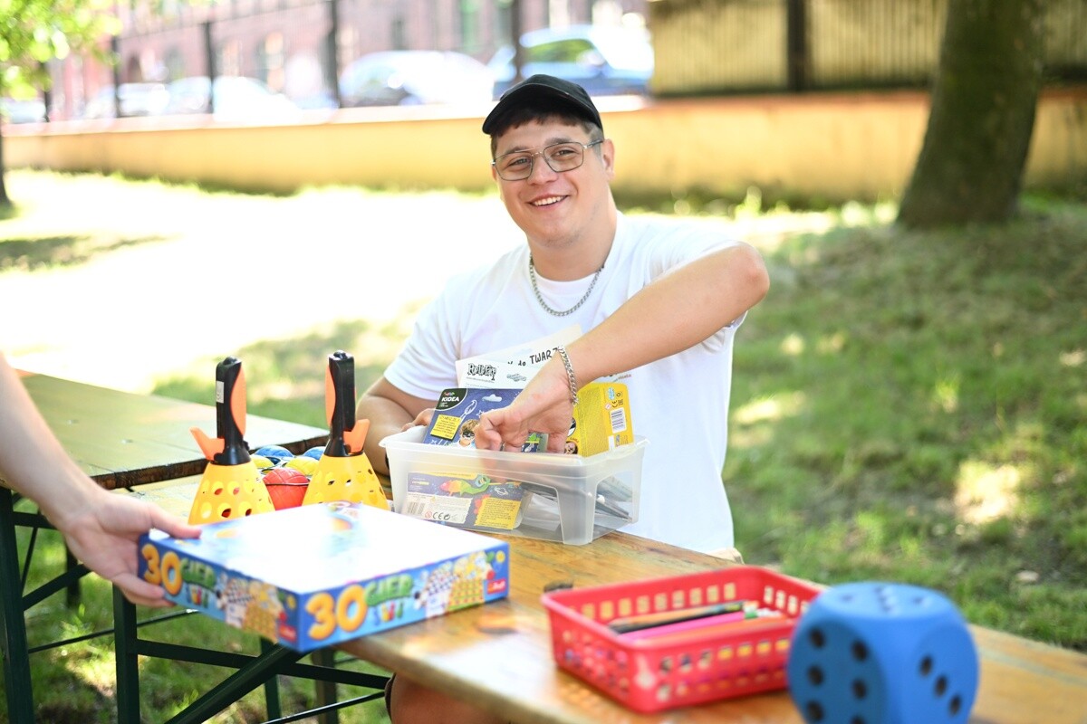 Ogród Śniadaniowy ŚTI rozpoczął jubileuszową edycję. Ruda Śląska znów bawi się w zielonym rytmie lata. / fot. Marek Faber