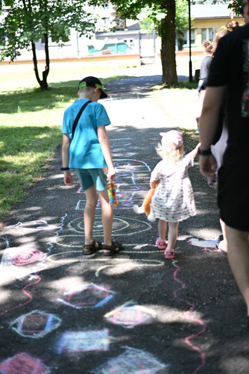 Ogród Śniadaniowy ŚTI rozpoczął jubileuszową edycję. Ruda Śląska znów bawi się w zielonym rytmie lata. / fot. Marek Faber