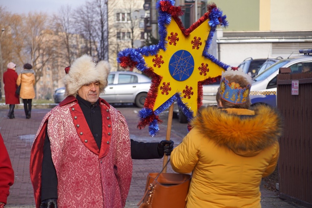 Barwny Orszak Trzech Króli przeszedł dzisiaj ulicami Rudy! W ten sposób mieszkańcy miasta obchodzili święto Objawienia Pańskiego.
