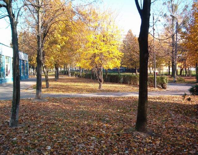 Os.Księcia Władysława - skwer przed księgarnią