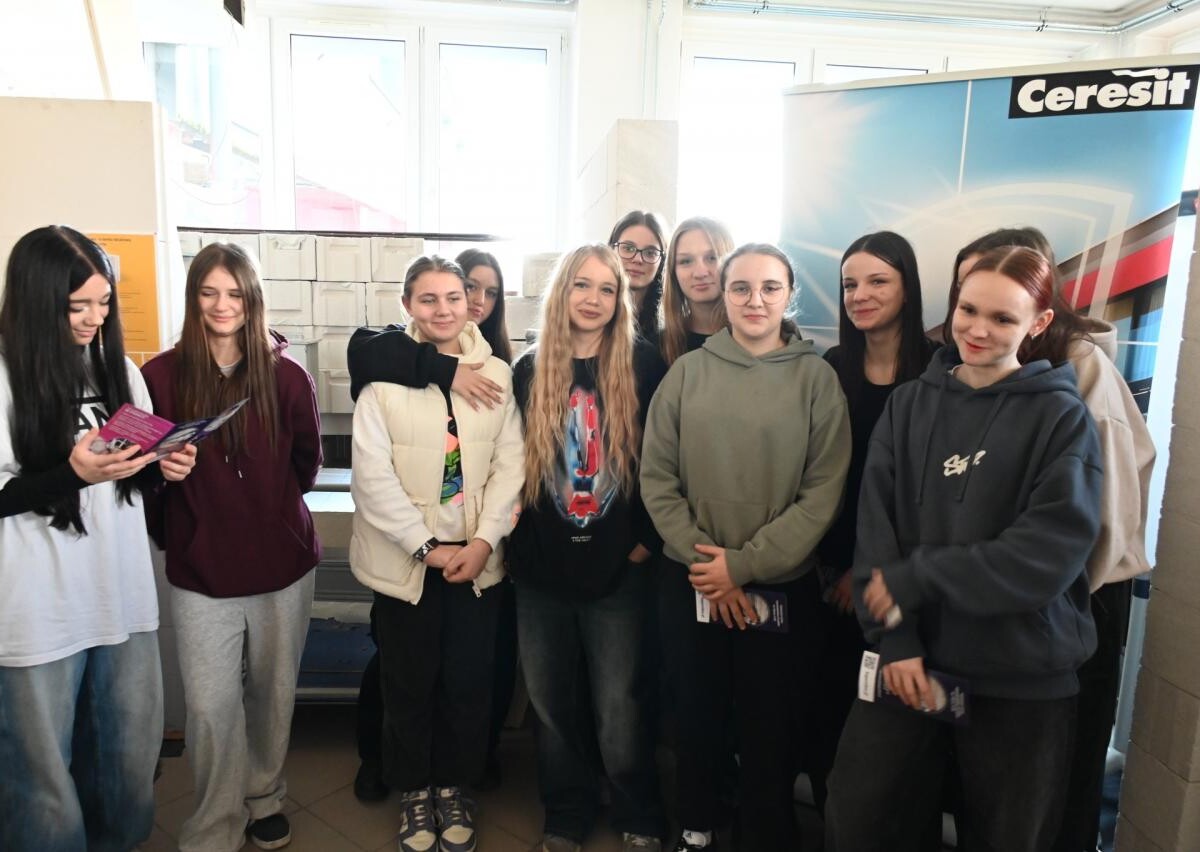 Ósmoklasiści uczestniczyli w warsztatach naukowych w ZS nr 6 w Rudzie Śląskiej. Sprawdzili swoje umiejętności w programowaniu, elektronice i budownictwie / fot. UM Ruda Śląska